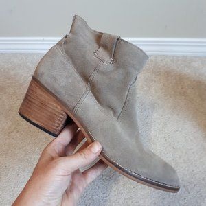 DOLCE VITA / 9.5 / Women's Suede Chelsea Pull On Western Booties - Taupe Grey